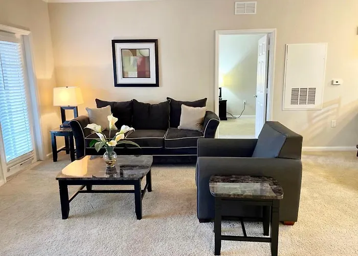 Specious 2-Bedroom Luxury Condo By The Water