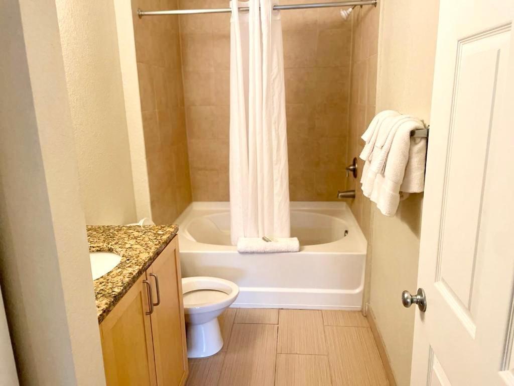 Specious 2-Bedroom Luxury Condo By The Water * Tampa