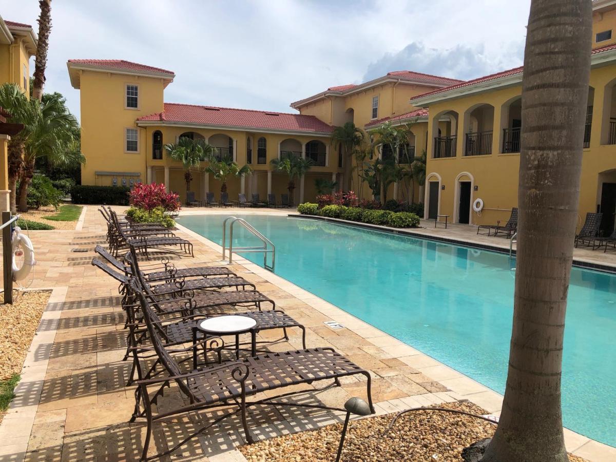 Apartment Specious 2-Bedroom Luxury Condo By The Water *