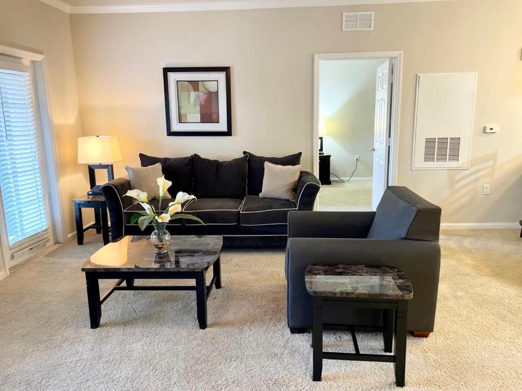 Specious 2-Bedroom Luxury Condo By The Water * Tampa