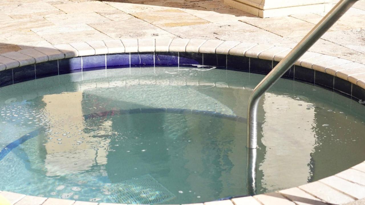Apartment Specious 2-Bedroom Luxury Condo By The Water *