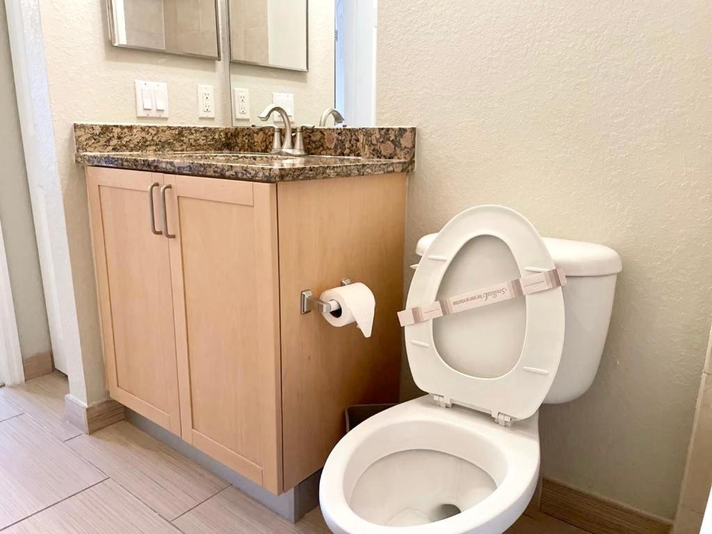 Specious 2-Bedroom Luxury Condo By The Water Apartment Tampa