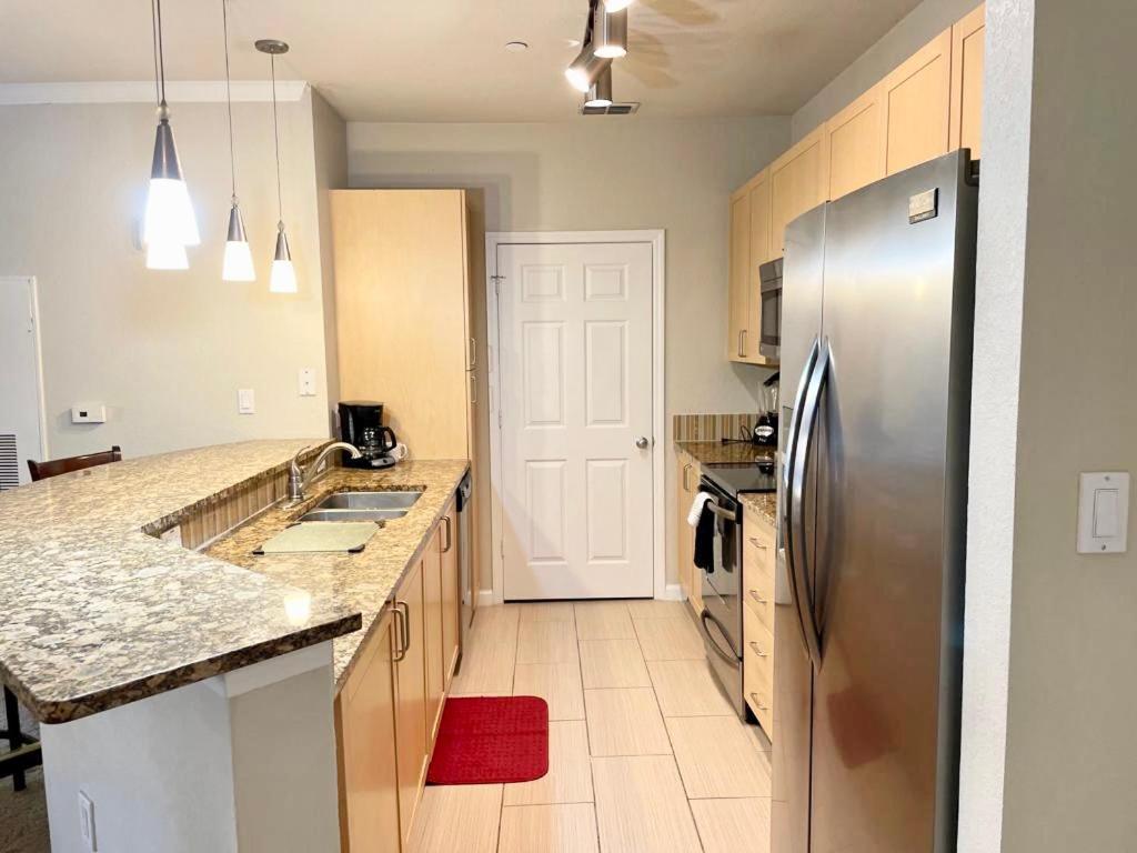 Specious 2-Bedroom Luxury Condo By The Water Apartment *