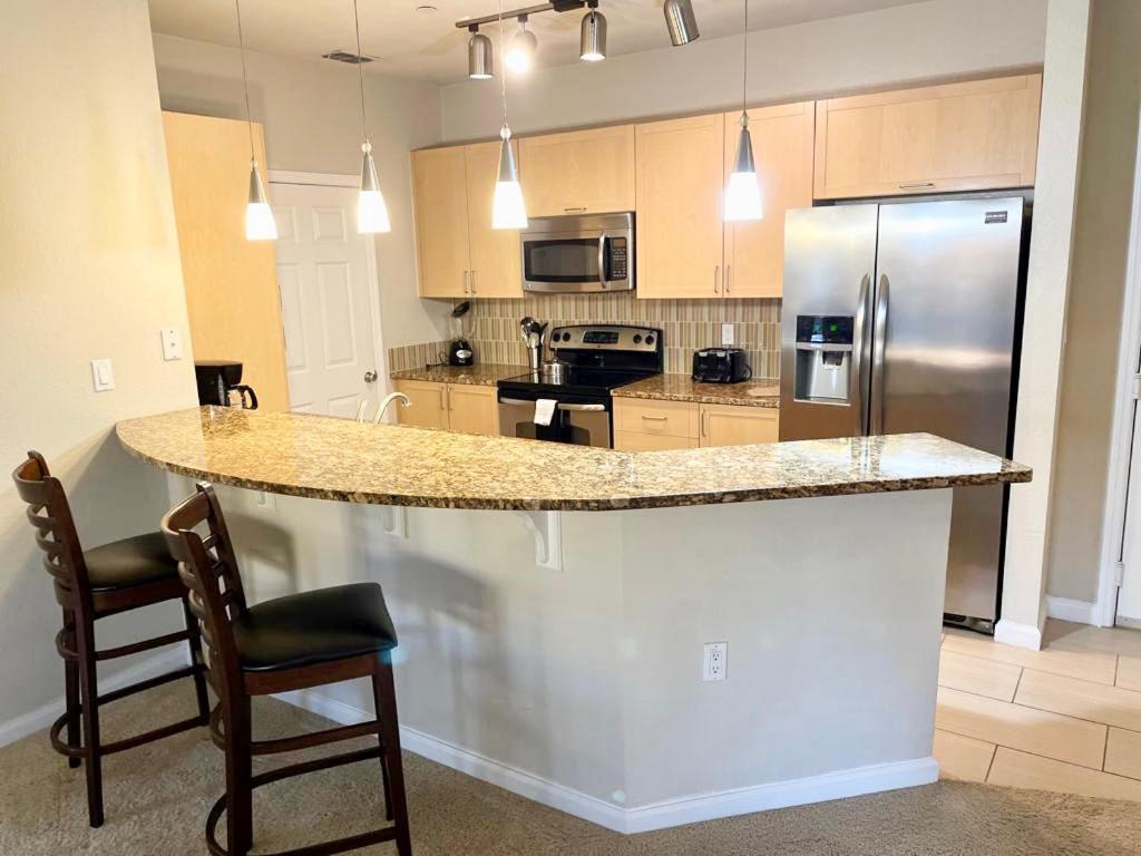 Specious 2-Bedroom Luxury Condo By The Water Apartment