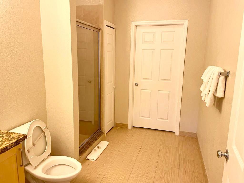 Specious 2-Bedroom Luxury Condo By The Water Apartment Tampa